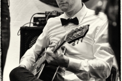 1_WMO-BruVan-Sepia-2